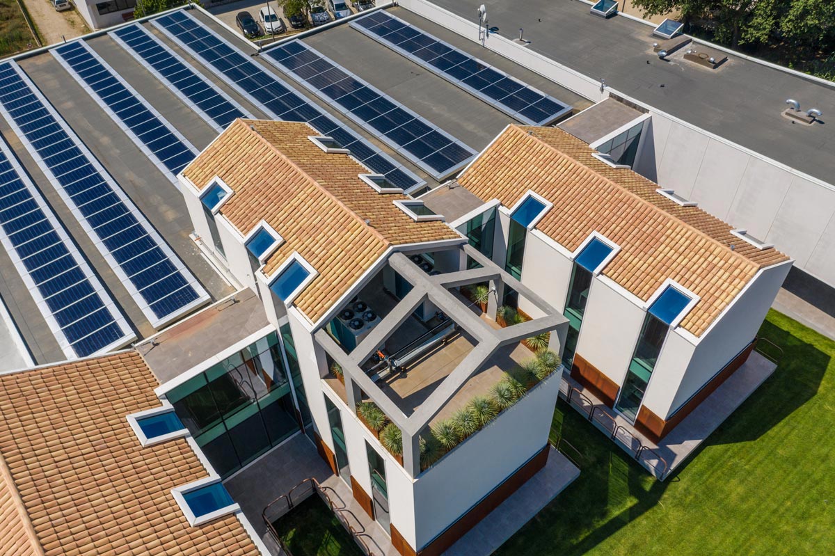 La Sede Ksenia Security. Il Suo Impianto Fotovoltaico è Studiato Per Rendere La Struttura Quasi Totalmente Energy Free